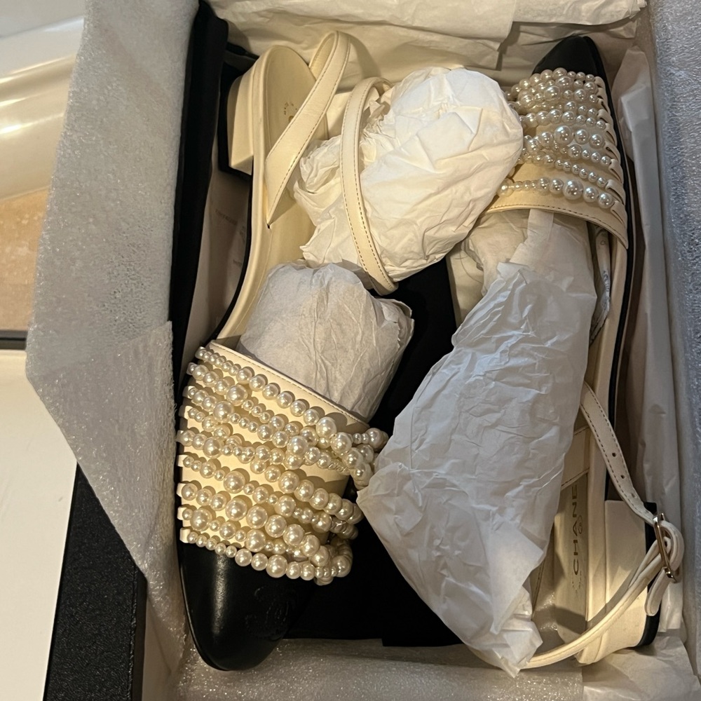 Stunning two tone lambskin/pearls Chanel other open shoes NWT